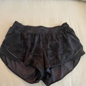 Lululemon hotty hot short high rise 2.5”